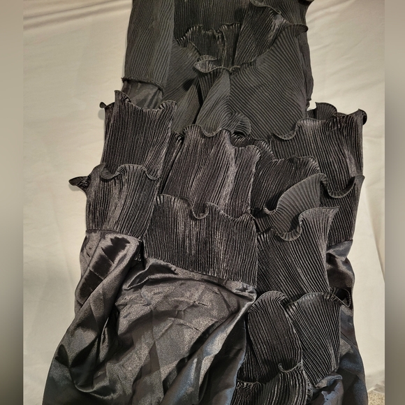 Women's Elegant Ruffled Cape Dress, 3-Dimensional Ruffle Design, Satin Material. - Picture 5 of 7